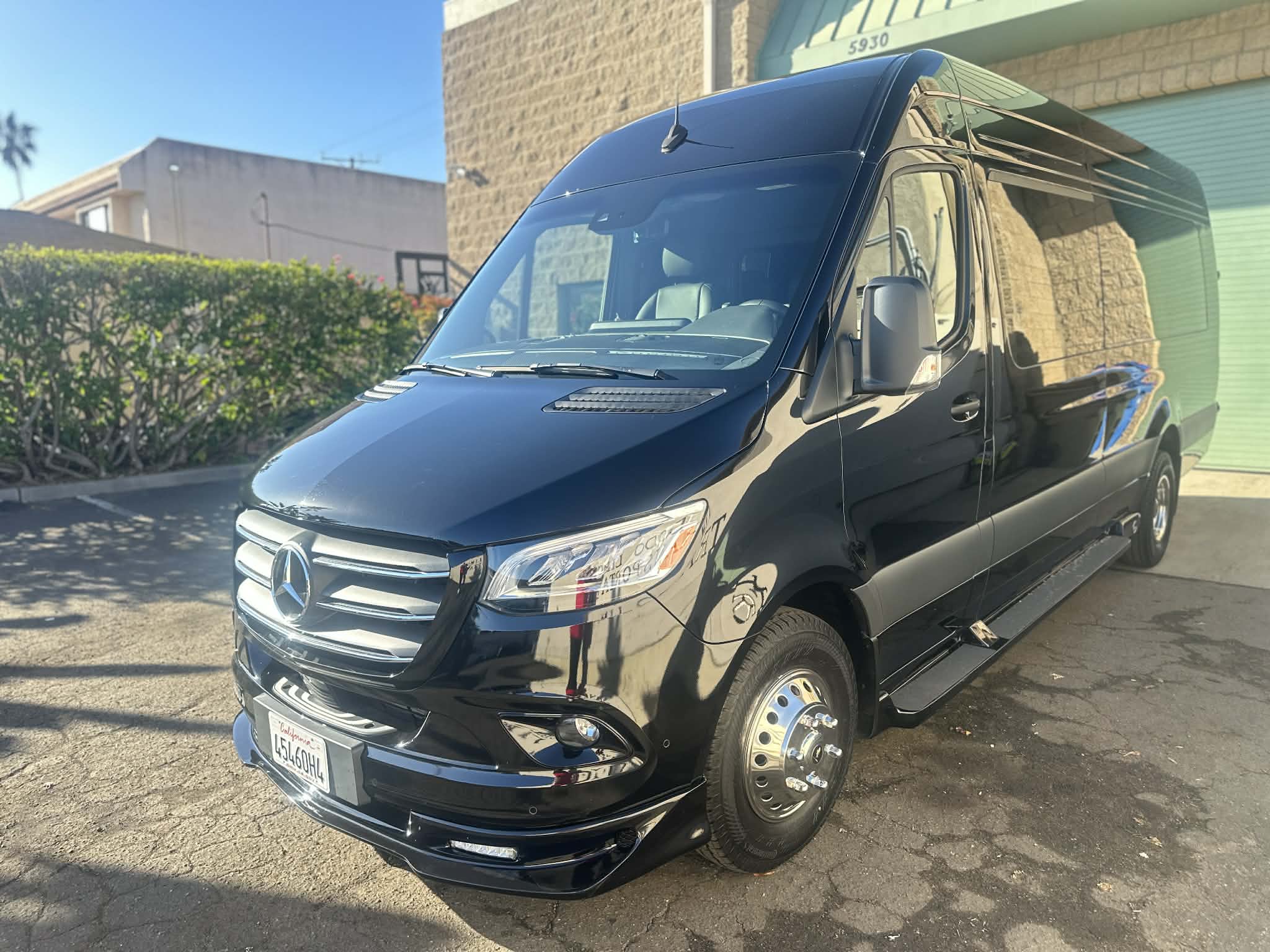 EXECUTIVE SHUTTLE VAN