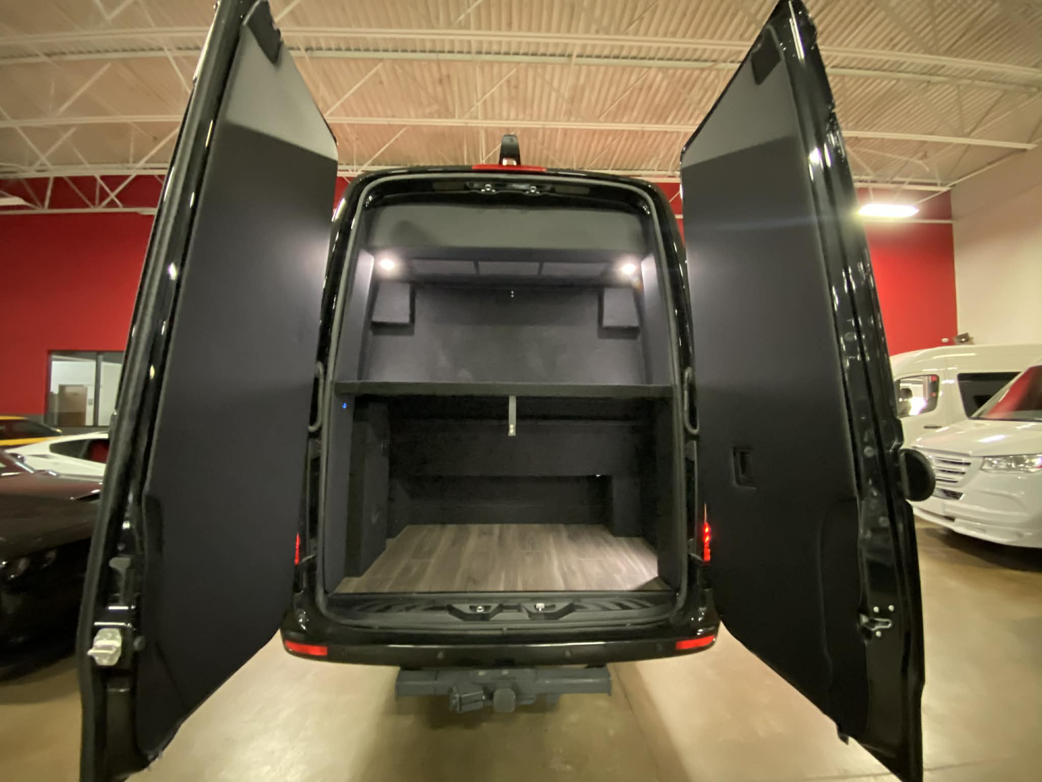 EXECUTIVE SHUTTLE VAN