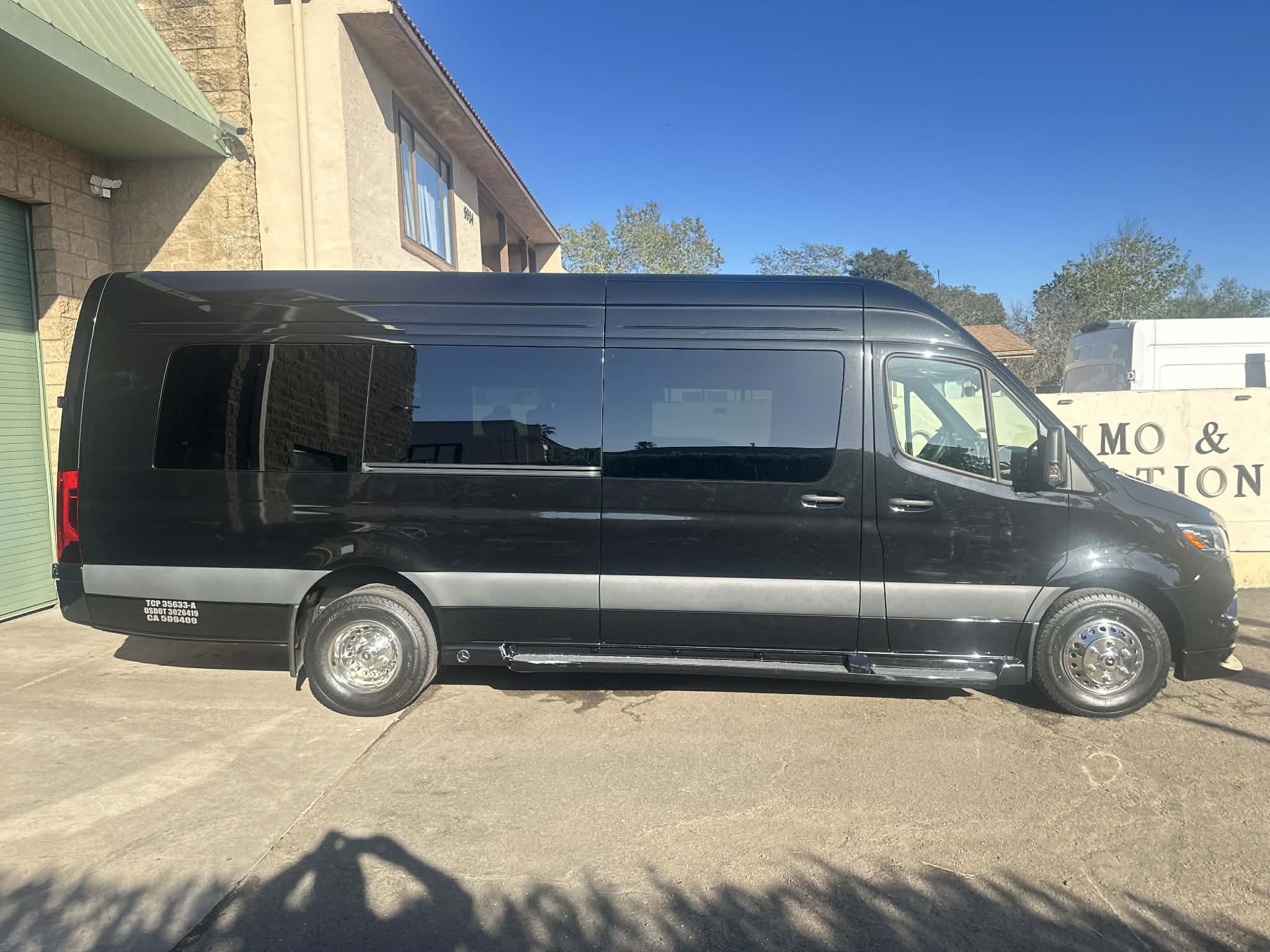 EXECUTIVE SHUTTLE VAN